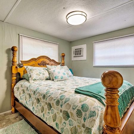 Cabin with Fire Pit, Walk to Steinhatchee River! Exterior foto