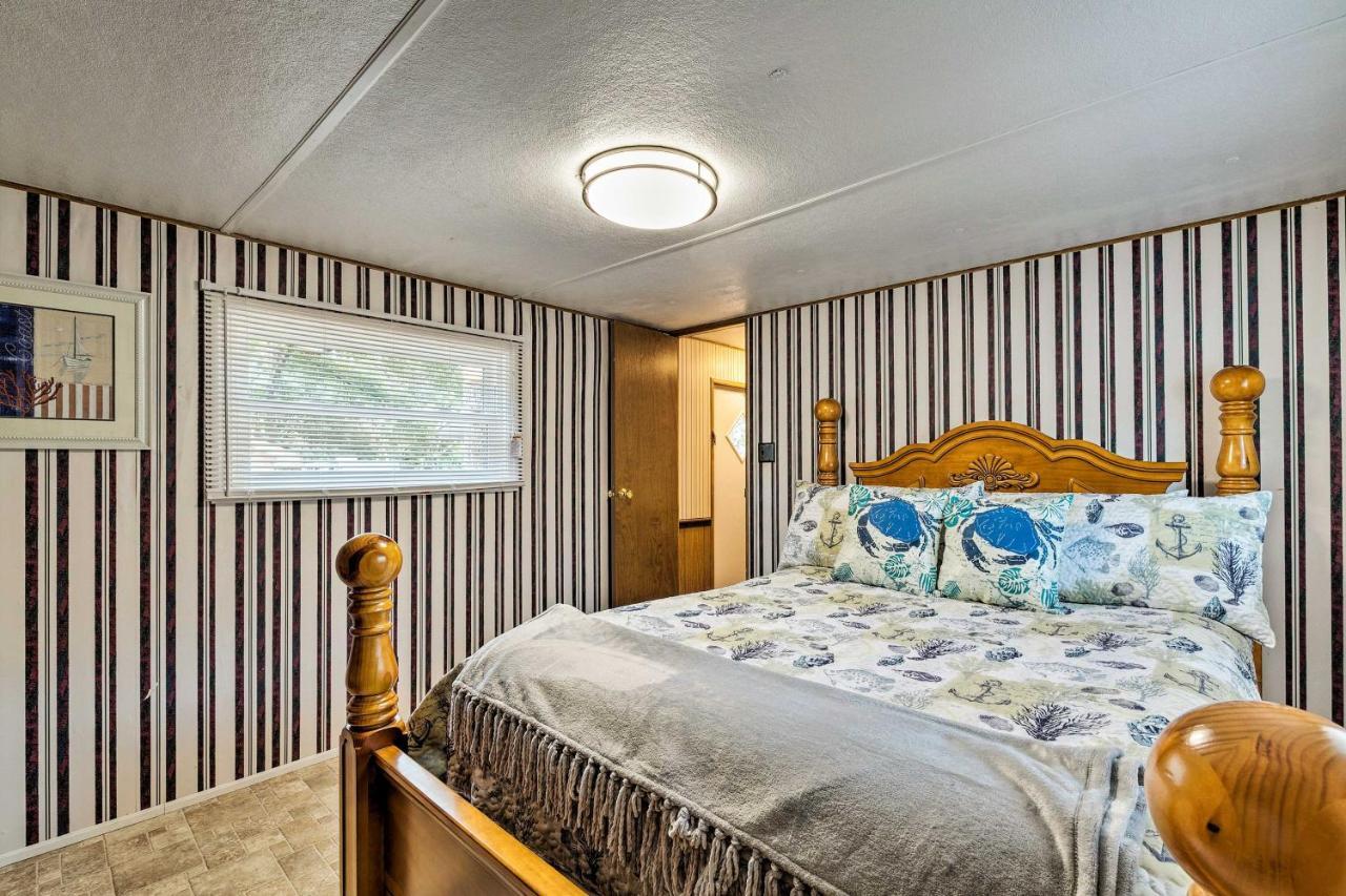 Cabin with Fire Pit, Walk to Steinhatchee River! Exterior foto